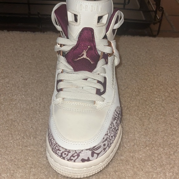 Kids Jordan’s 40 acres and a mule - Picture 3 of 4